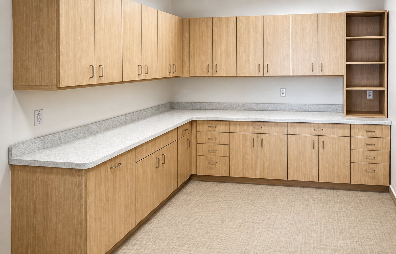 Oak L-shaped kitchen cabinetry